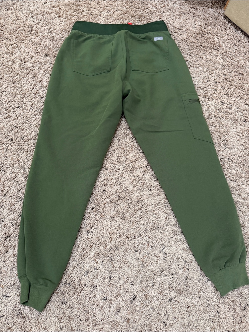 Figs Set- OLIVE GREEN- XS Catarina Top/XS-PETITE Zamora Bottoms - Picture 8 of 9